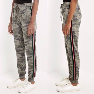 LAST1️⃣//OLIVE CAMO RAINBOW STRIPED JOGGERS